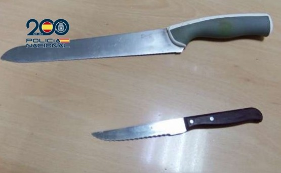 Gran Canaria, Las Palmas: Im Flugzeug verhaftet 1 Mann Messer Flugzeug verhaftet