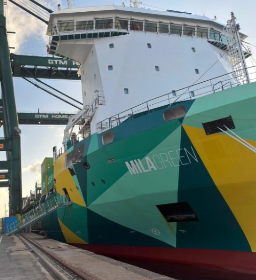 Gran Canaria, Las Palmas: „Grünes“ Containerschiff 5 Mila green