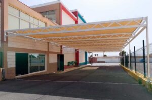 Teneriffa-Nordost, La Laguna: Schattenspender für die Schulen 6 Schule La Laguna Schatten