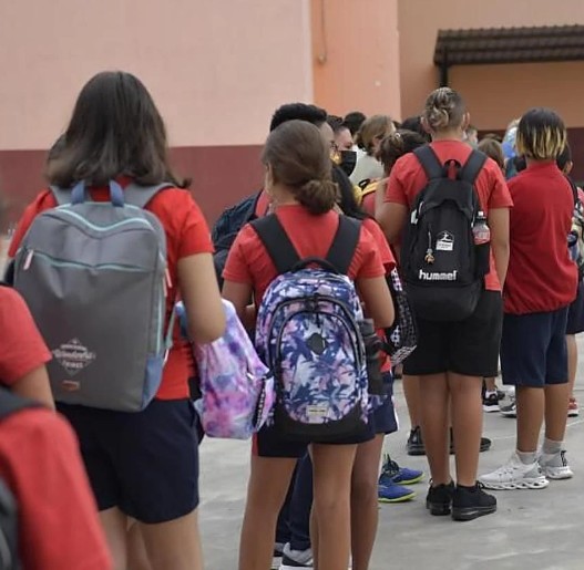 Kanarische Inseln: Beginn des Schuljahres 1 Schulkinder