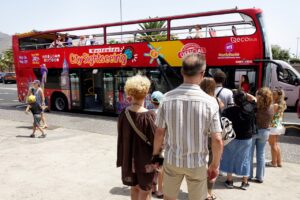 Teneriffa-Nordost, Santa Cruz: 81.000 Passagiere im ersten Jahr 2 Sightseeing Bus Santa Cruz 1