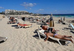 Fuerteventura, Puerto del Rosario: Der deutsche Quellmarkt bleibt an der Spitze 13 Urlauber Strand Hotel