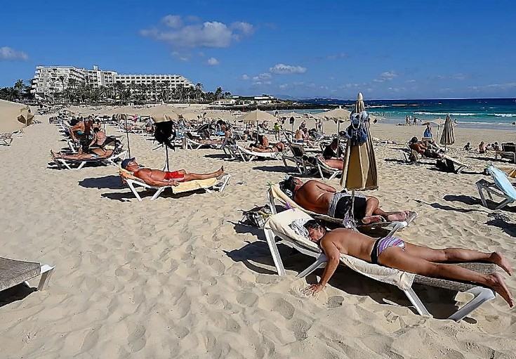 Fuerteventura, Puerto del Rosario: Der deutsche Quellmarkt bleibt an der Spitze 1 Urlauber Strand Hotel