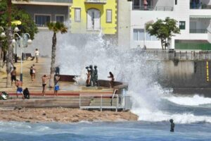 Gran Canaria-Nordost, Las Palmas: Promenade von Arinaga überflutet 10 Arinaga ueberflutet