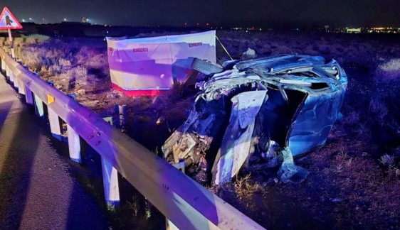 Lanzarote, Tías: Autofahrer verunglückt 1 Auto ueberschlagen