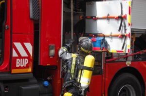 Teneriffa-Nordost, La Laguna: Zwei Personen in Fahrzeug eingesperrt 16 Feuerwehr 2