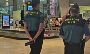 Teneriffa-Nordost, La Laguna: Falschgeld im Flugzeug 16 Guardia Civil Flughafen