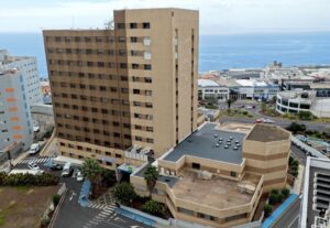 Teneriffa-Nordost, Santa Cruz: Rund-um-Ausbesserung der Krankenhausfassade 12 La Candelaria Traumatologia