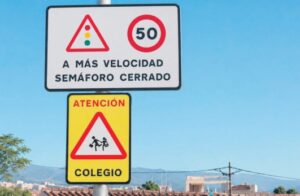 Teneriffa-Nordost, Santa Cruz: Ampel bremst zu schnelle Fahrer 14 Neue Art Ampel