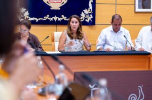 Fuerteventura, Antigua: Zebrastreifen für die FV-20 in Agua de Bueyes 18 Regierungsverwaltung Fuerte