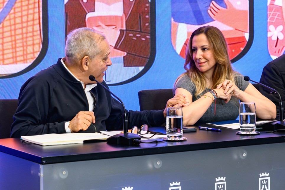 Rosa Davila becas