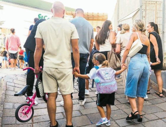 Kanarische Inseln: Schulanfang 1 Schulanfang