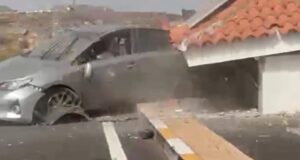 Teneriffa-Süd, Granadilla de Abona: Fahrzeug krachte in Bushaltestelle 19 Unfall TF1
