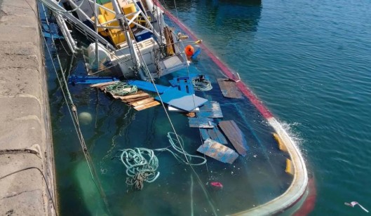 Untergehendes Fischerboot