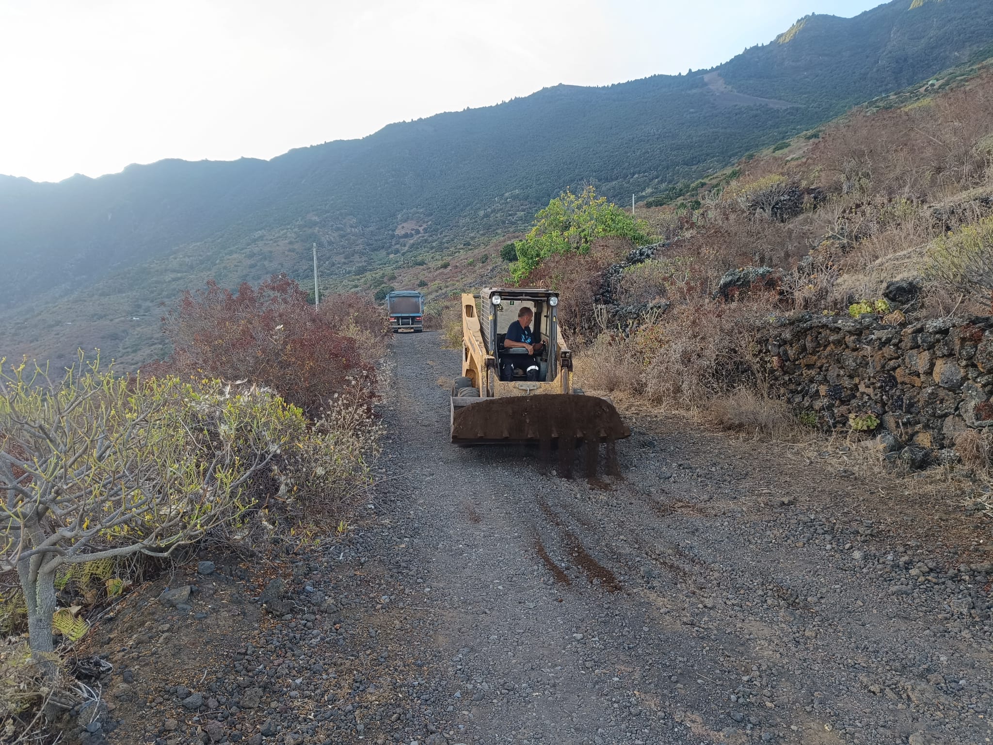 El Hierro: Aufbereitung der landwirtschaftlichen Wege 1 Wege El Hierro