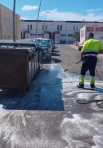 Fuerteventura, Antigua: Müllsammelcontainer werden gereinigt 18 Atiqua reinigung