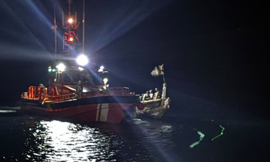 El Hierro, La Restinga: Tödliche Reise 92 Boote