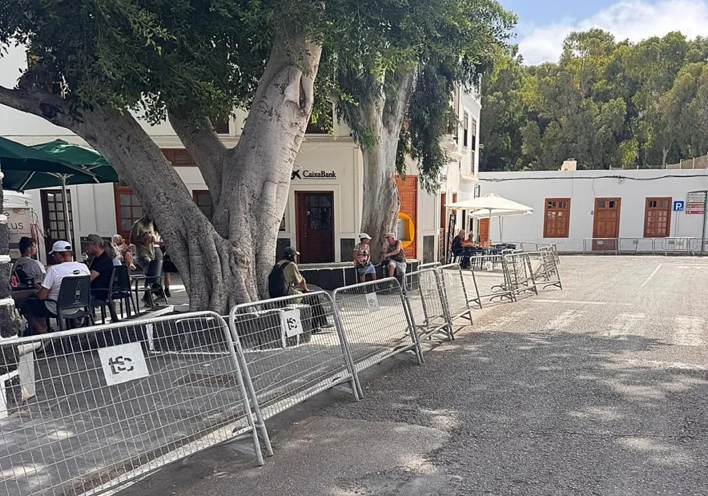 Lanzarote, Haría: Protest gegen Sportveranstaltungen während des Sonntagsmarktes 96 Haria LZ