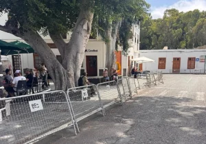Lanzarote, Haría: Protest gegen Sportveranstaltungen während des Sonntagsmarktes 20 Haria LZ