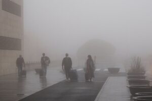 Teneriffa-Nord, La Laguna: Umleitungen am Nordflughafen wegen Nebels 13 Nebel en Tenrife Norte