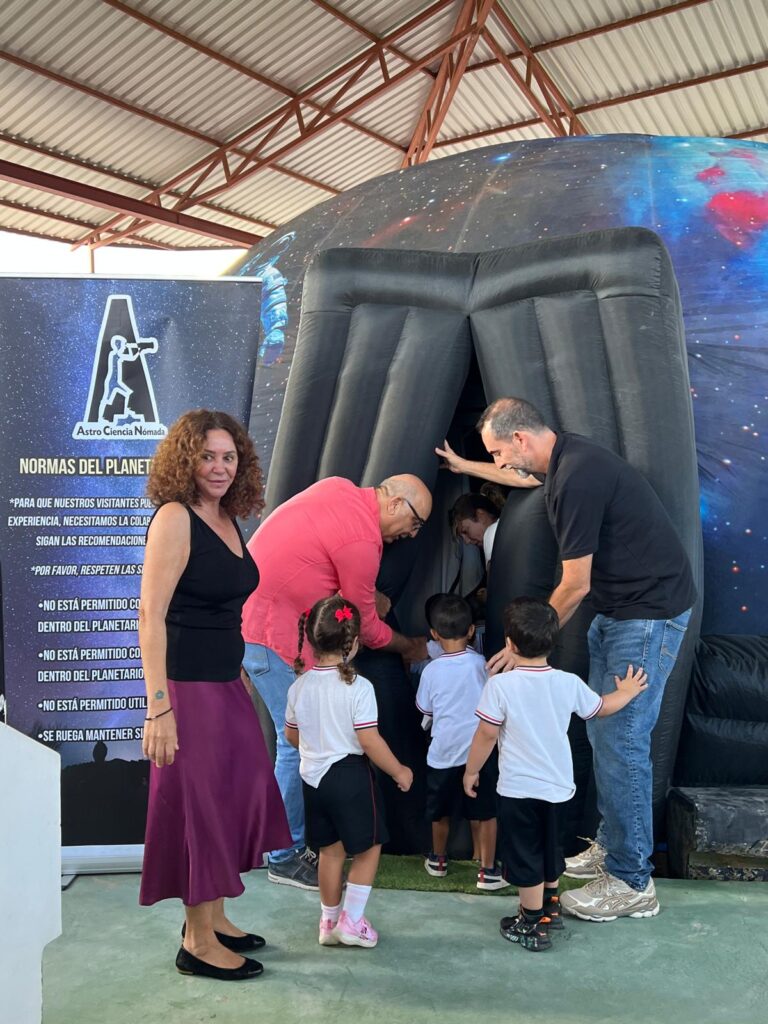Fuerteventura, Puerto del Rosario: Workshop für Astronomie-Interessierte abgeschlossen 100 PLANETARIO CONCEJALA NINOS FT