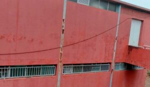 Teneriffa Nord, Tacoronte: Sporthalle ziemlich vernachlässigt 11 Schule Tacorronte