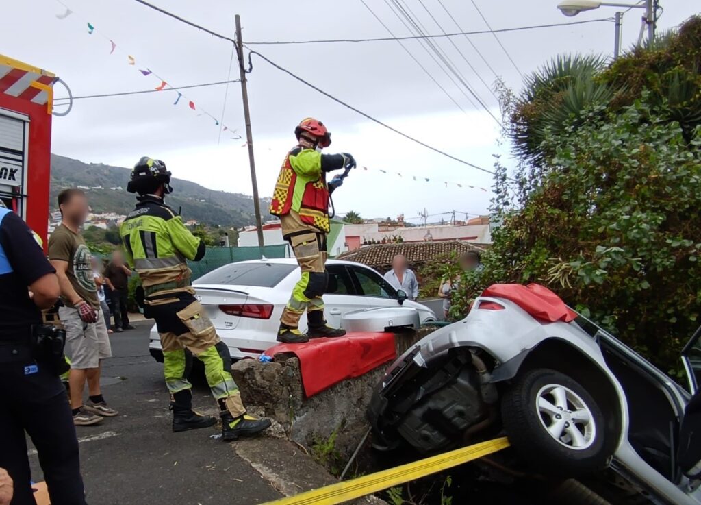 Teneriffa-Nord, Icod de los Vinos: Von der Straße abgekommen 100 Unfall Icod