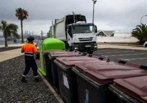 Gran Canaria-Nord, Las Palmas: Gewerkschaft prangert schlechte Müllabfuhrbedingungen an 6 recogida contenedor basura AS klYG U302111644927ClH 1200x840@Canarias7